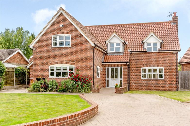 House for sale in Hadleigh, Hadleigh Heath, IP7 Suffolk MEL180119