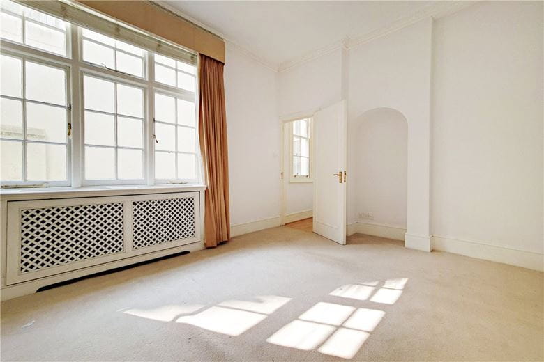 1 bedroom flat, Chesham Place, Belgravia SW1X - Let Agreed