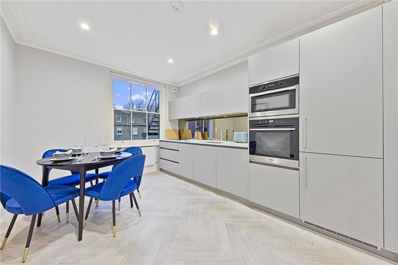 3 bedroom maisonette, Kensington Gardens Square, Bayswater W2 - Let Agreed
