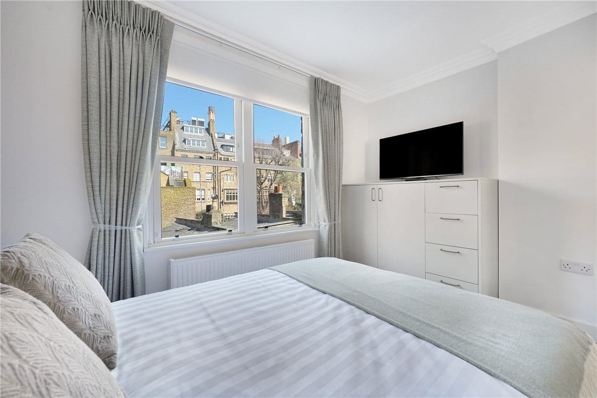 4 bedroom flat, Beaufort Gardens, Knightsbridge SW3 - Let Agreed