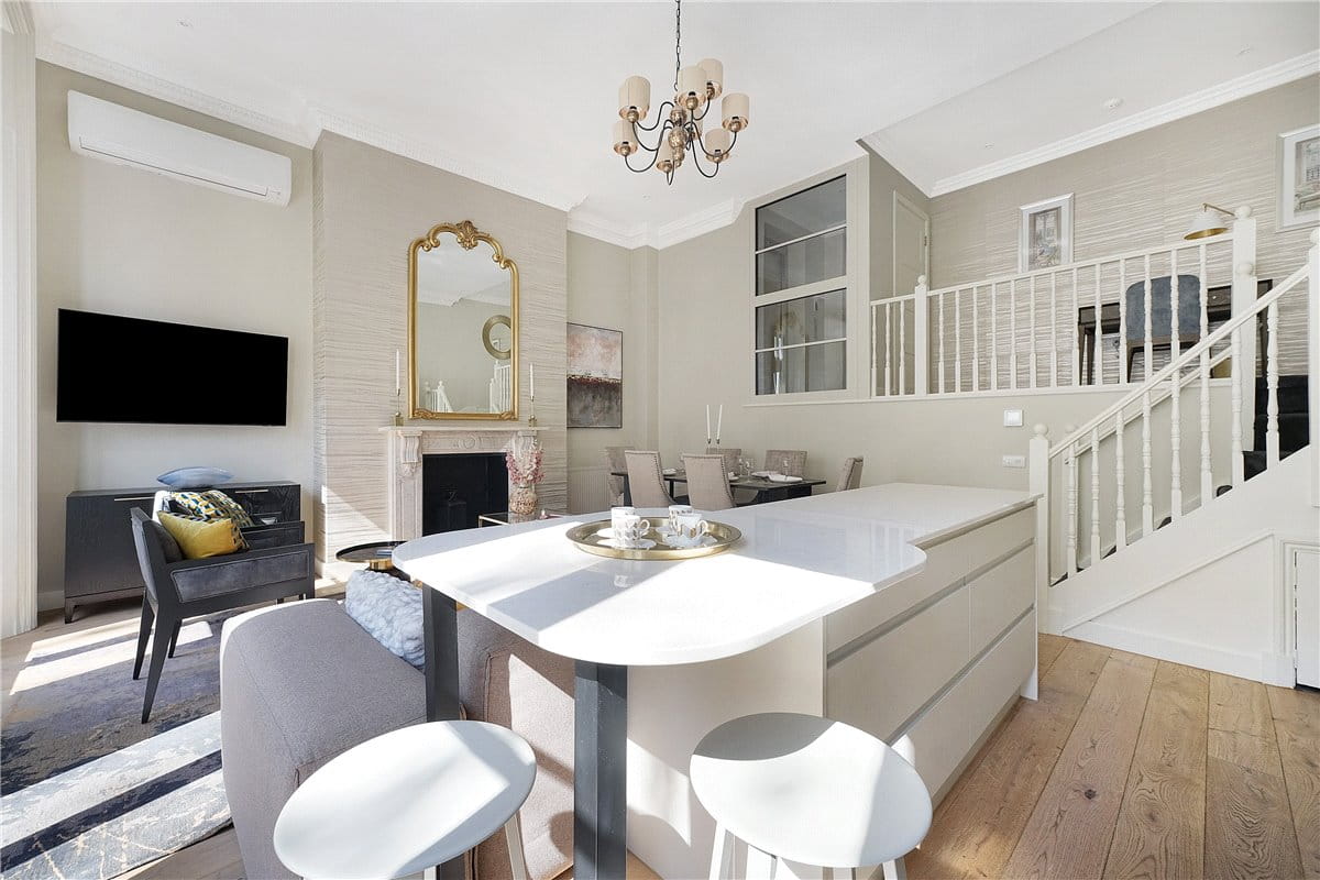 4 bedroom flat, Beaufort Gardens, Knightsbridge SW3 - Let Agreed