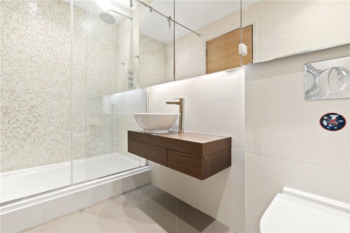 2 bedroom flat, Lowndes Square, Belgravia SW1X - Available