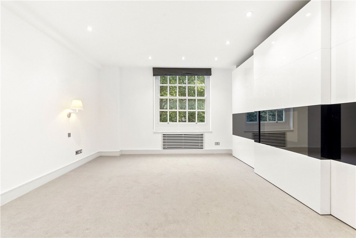 2 bedroom flat, Lowndes Square, Belgravia SW1X - Available