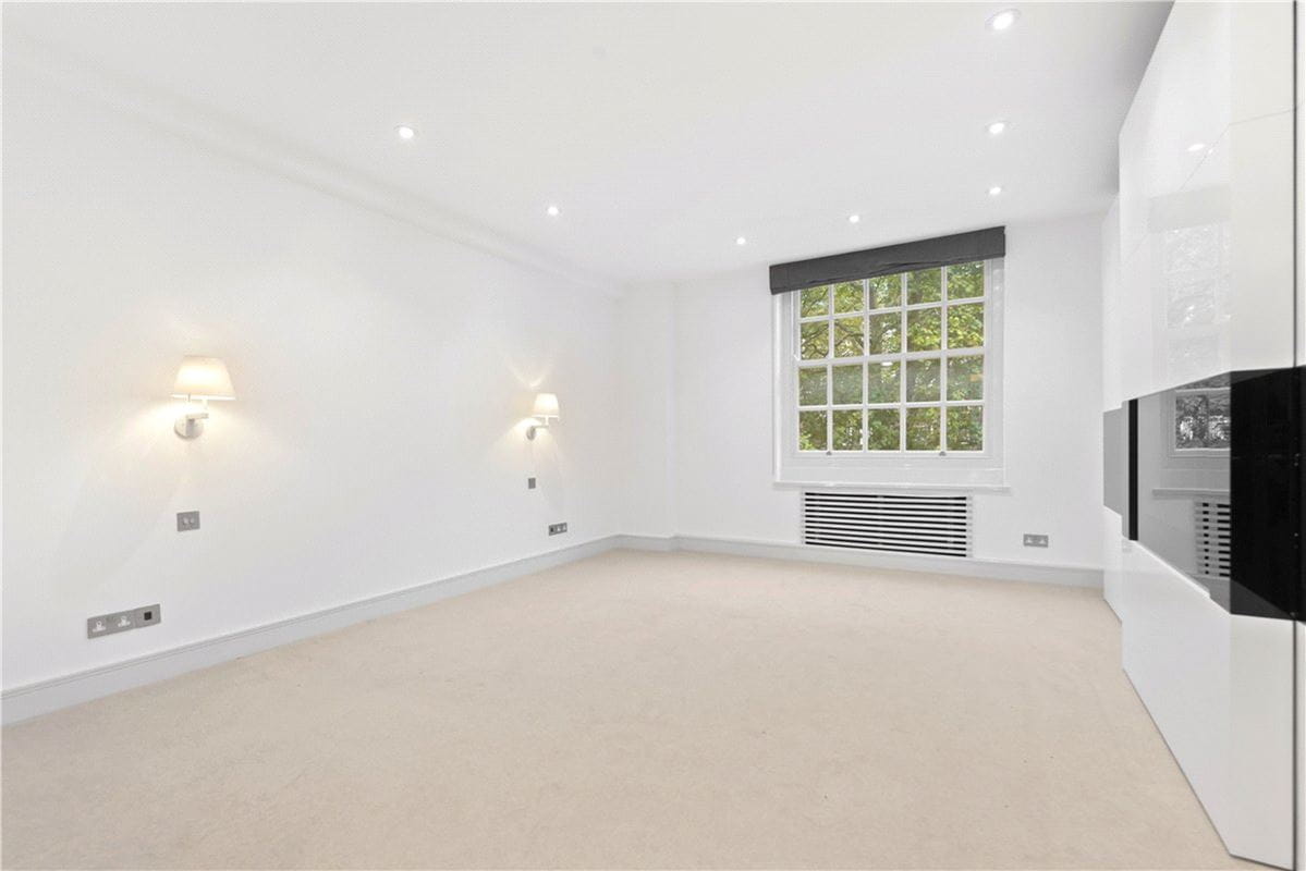 2 bedroom flat, Lowndes Square, Belgravia SW1X - Available