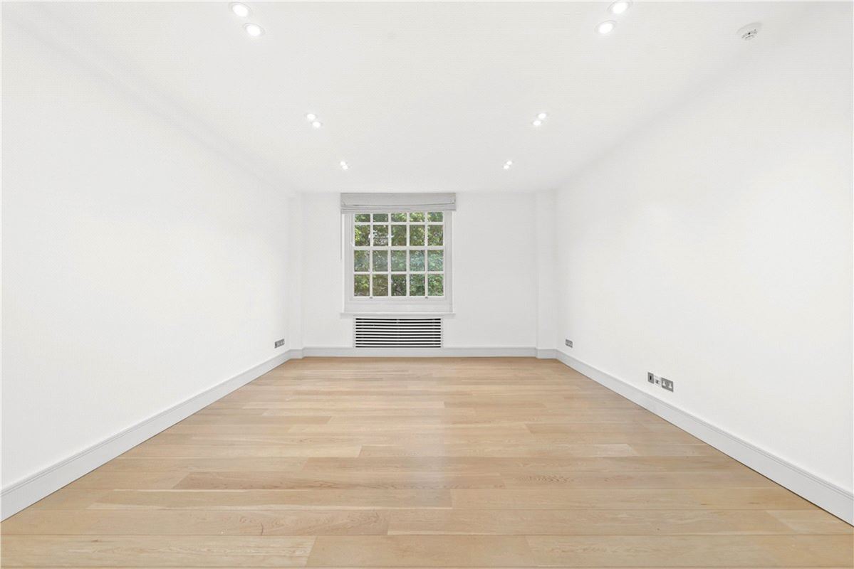 2 bedroom flat, Lowndes Square, Belgravia SW1X - Available