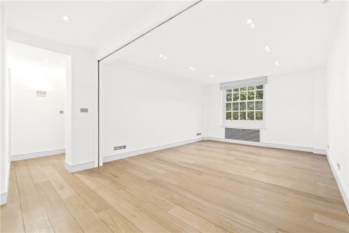 2 bedroom flat, Lowndes Square, Belgravia SW1X - Available