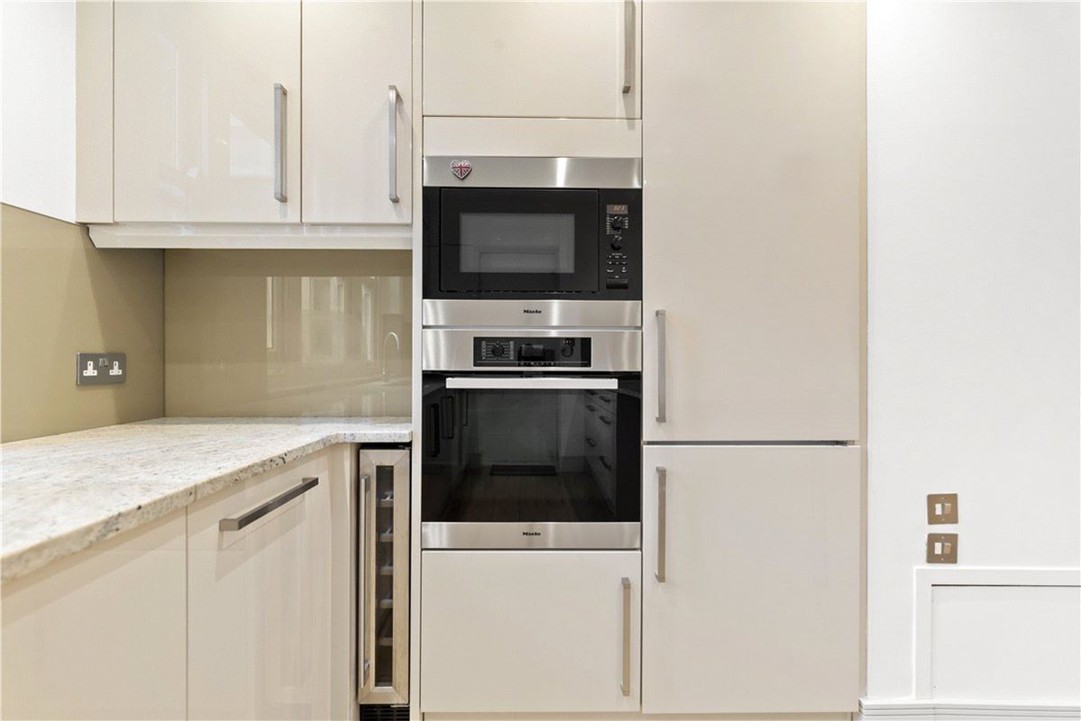 2 bedroom flat, Lowndes Square, Belgravia SW1X - Available