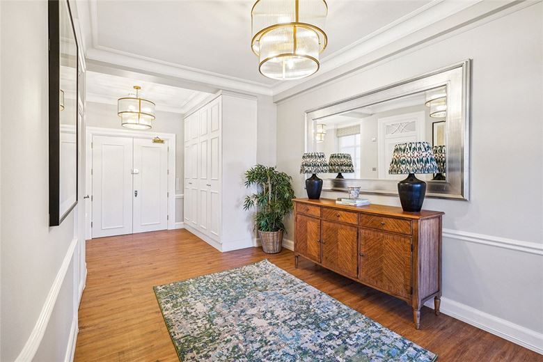 3 bedroom flat, Grosvenor Square, Mayfair W1K - Available