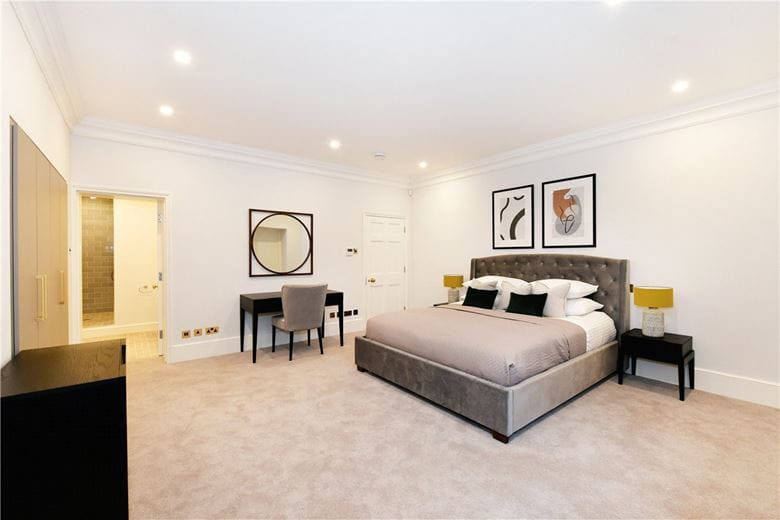 2 bedroom flat, Park Street, Mayfair W1K - Available