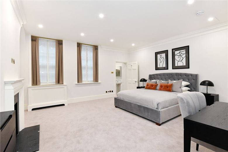 2 bedroom flat, Park Street, Mayfair W1K - Available
