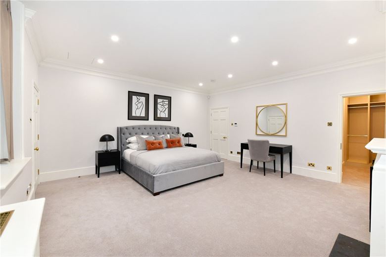 2 bedroom flat, Park Street, Mayfair W1K - Available