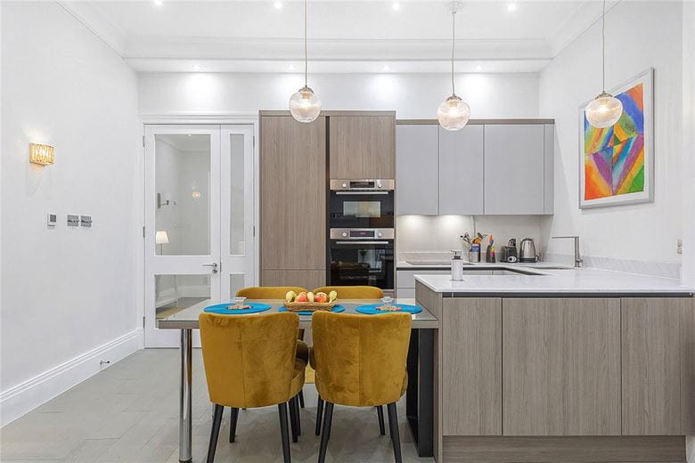 2 bedroom flat, Berkeley Street, Mayfair W1J - Available