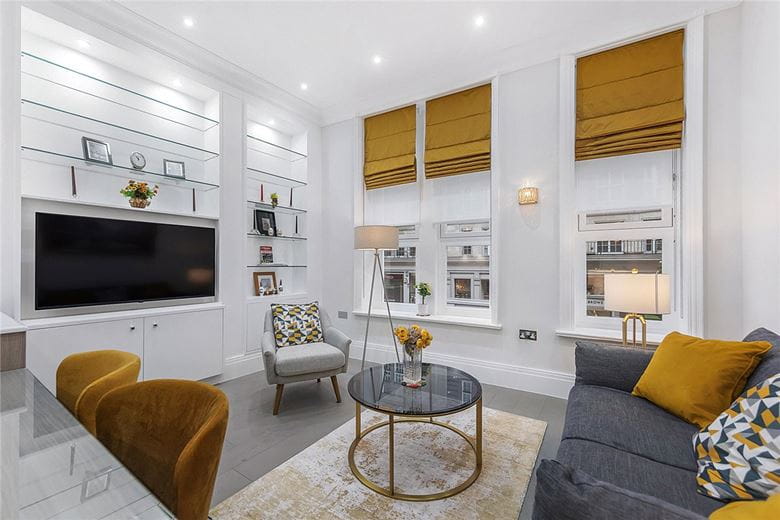 2 bedroom flat, Berkeley Street, Mayfair W1J - Available
