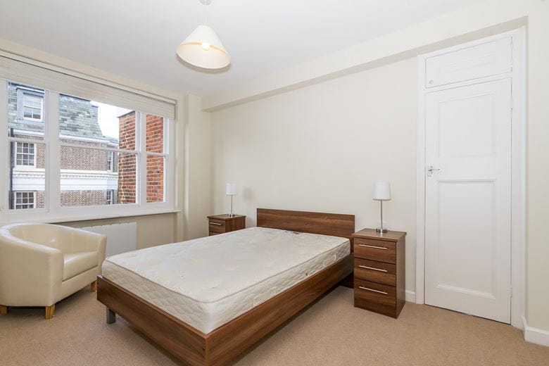 1 bedroom flat, Hill Street, Mayfair W1J - Available