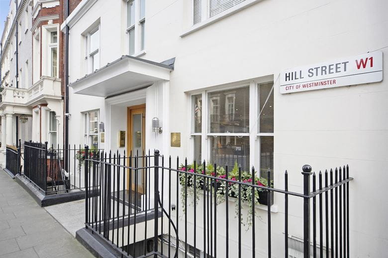  bedroom flat, Hill Street, Mayfair W1J - Available
