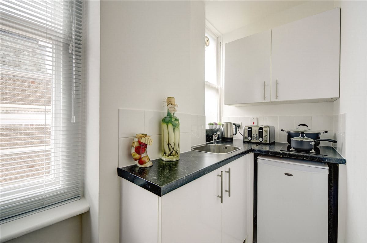  bedroom flat, Hill Street, Mayfair W1J - Available