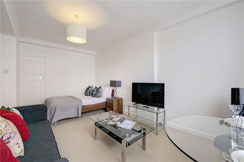  bedroom flat, Hill Street, Mayfair W1J - Available