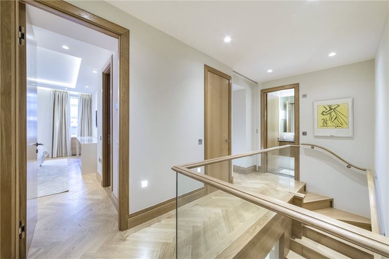 3 bedroom flat, Upper Grosvenor Street, Mayfair W1K - Available