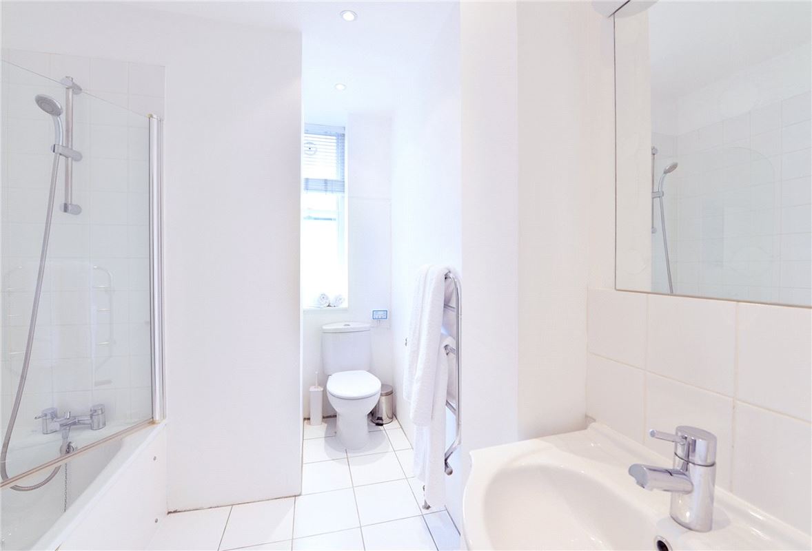 1 bedroom flat, Hill Street, Mayfair W1J - Available