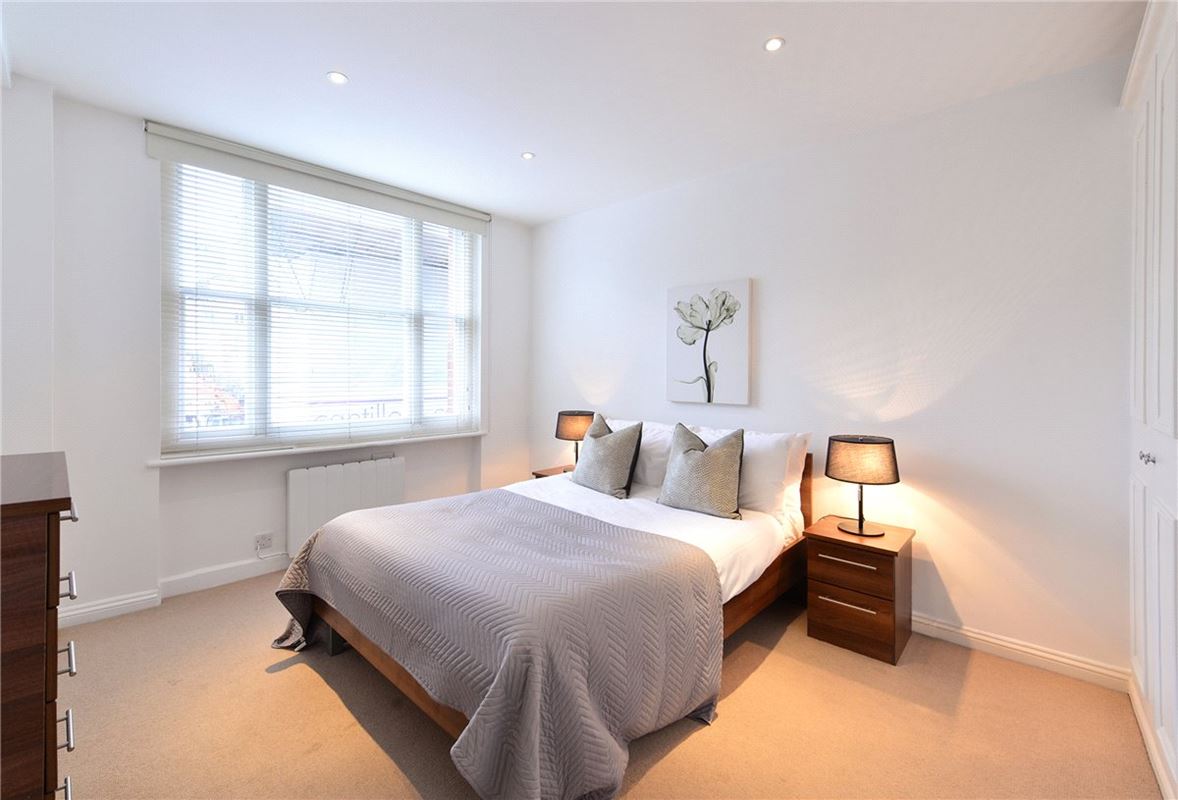 1 bedroom flat, Hill Street, Mayfair W1J - Available