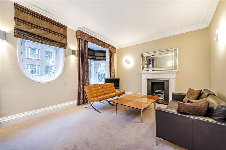2 bedroom flat, Berkeley Street, Mayfair W1J - Available