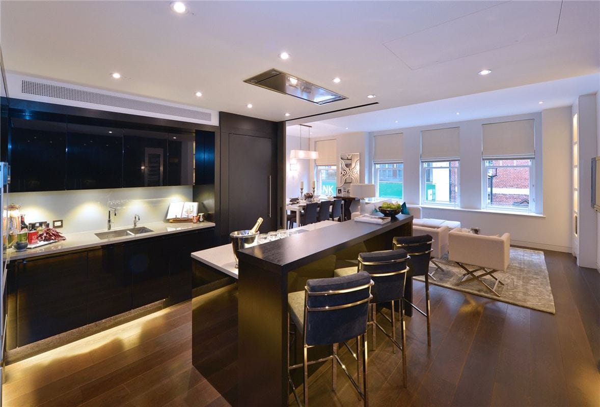 2 bedroom flat, Duke Street, Mayfair W1K - Available