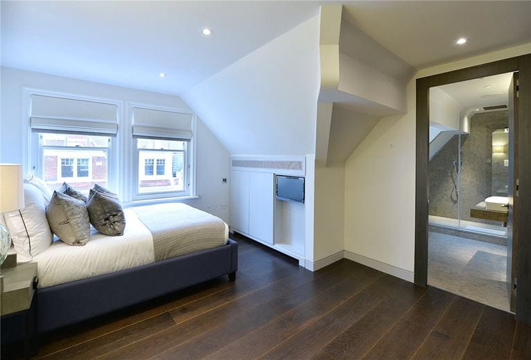 2 bedroom flat, Duke Street, Mayfair W1K - Available