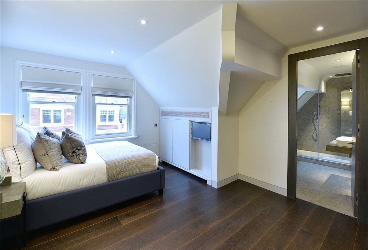 2 bedroom flat, Duke Street, Mayfair W1K - Available