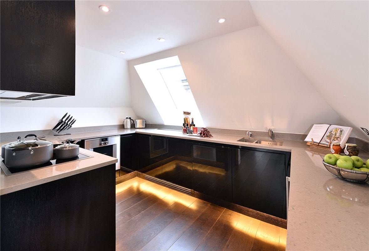 2 bedroom flat, Duke Street, Mayfair W1K - Available