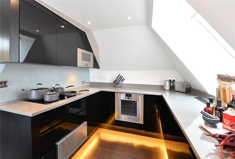 2 bedroom flat, Duke Street, Mayfair W1K - Available