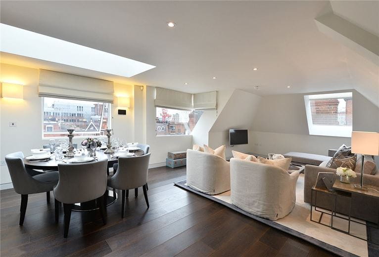 2 bedroom flat, Duke Street, Mayfair W1K - Available