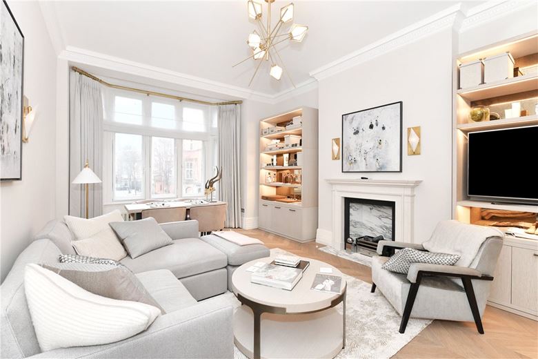 2 bedroom flat, Mount Street, Mayfair W1K - Available