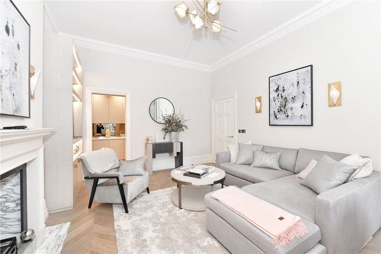 2 bedroom flat, Mount Street, Mayfair W1K - Available