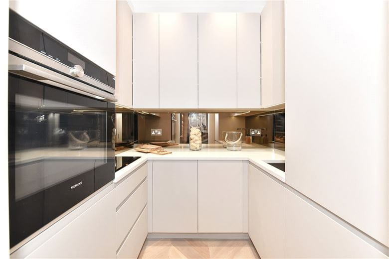 2 bedroom flat, Mount Street, Mayfair W1K - Available