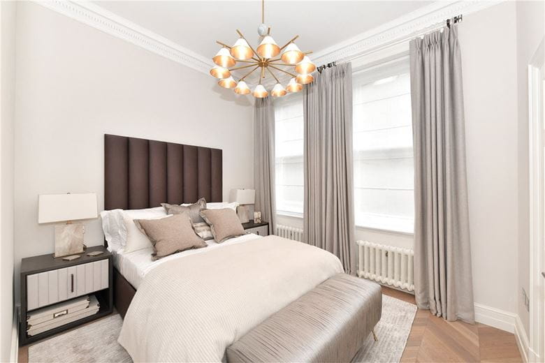 2 bedroom flat, Mount Street, Mayfair W1K