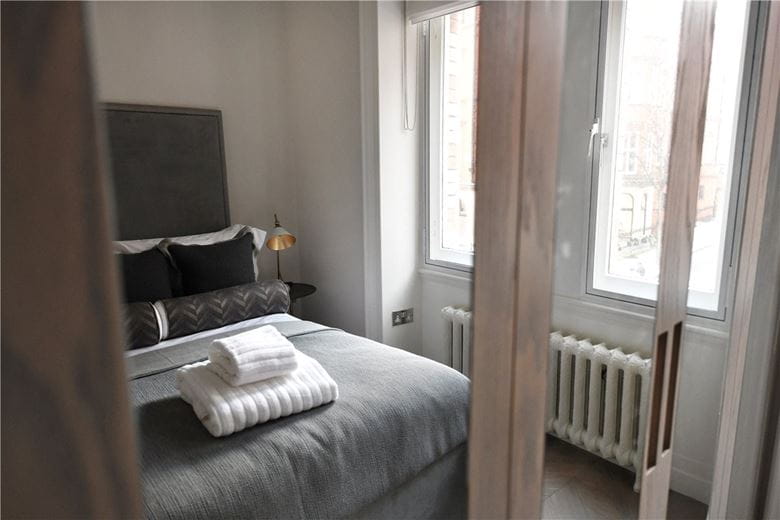 2 bedroom flat, Mount Street, Mayfair W1K