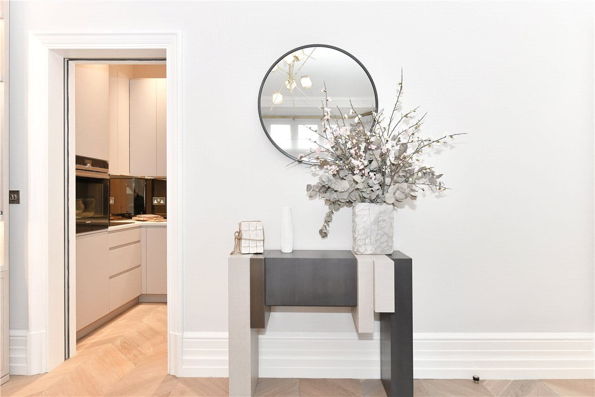 2 bedroom flat, Mount Street, Mayfair W1K