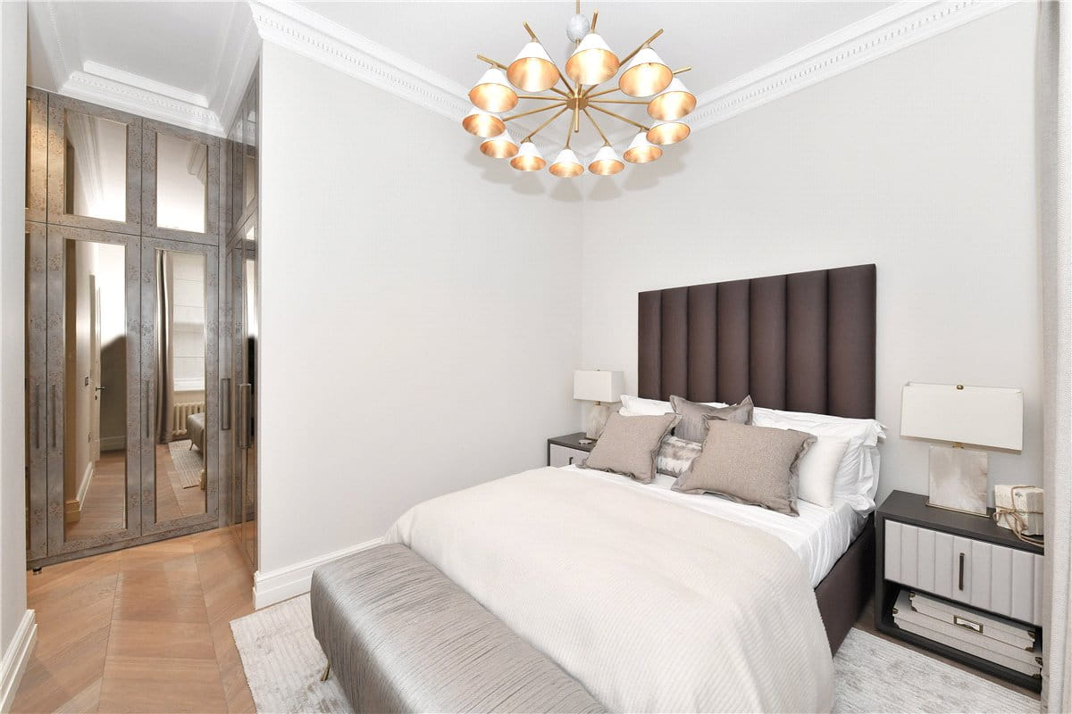 2 bedroom flat, Mount Street, Mayfair W1K