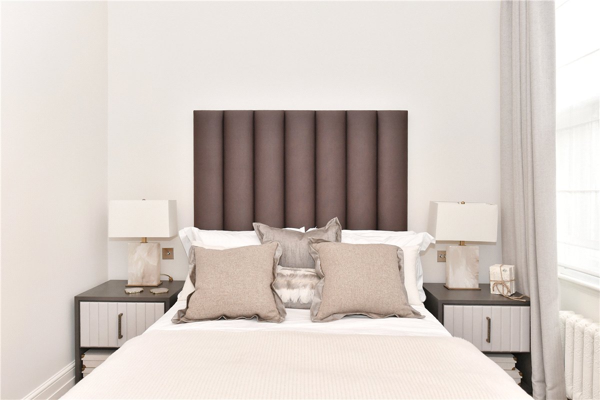 2 bedroom flat, Mount Street, Mayfair W1K