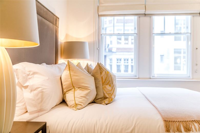 3 bedroom flat, Duke Street, Mayfair W1K - Available