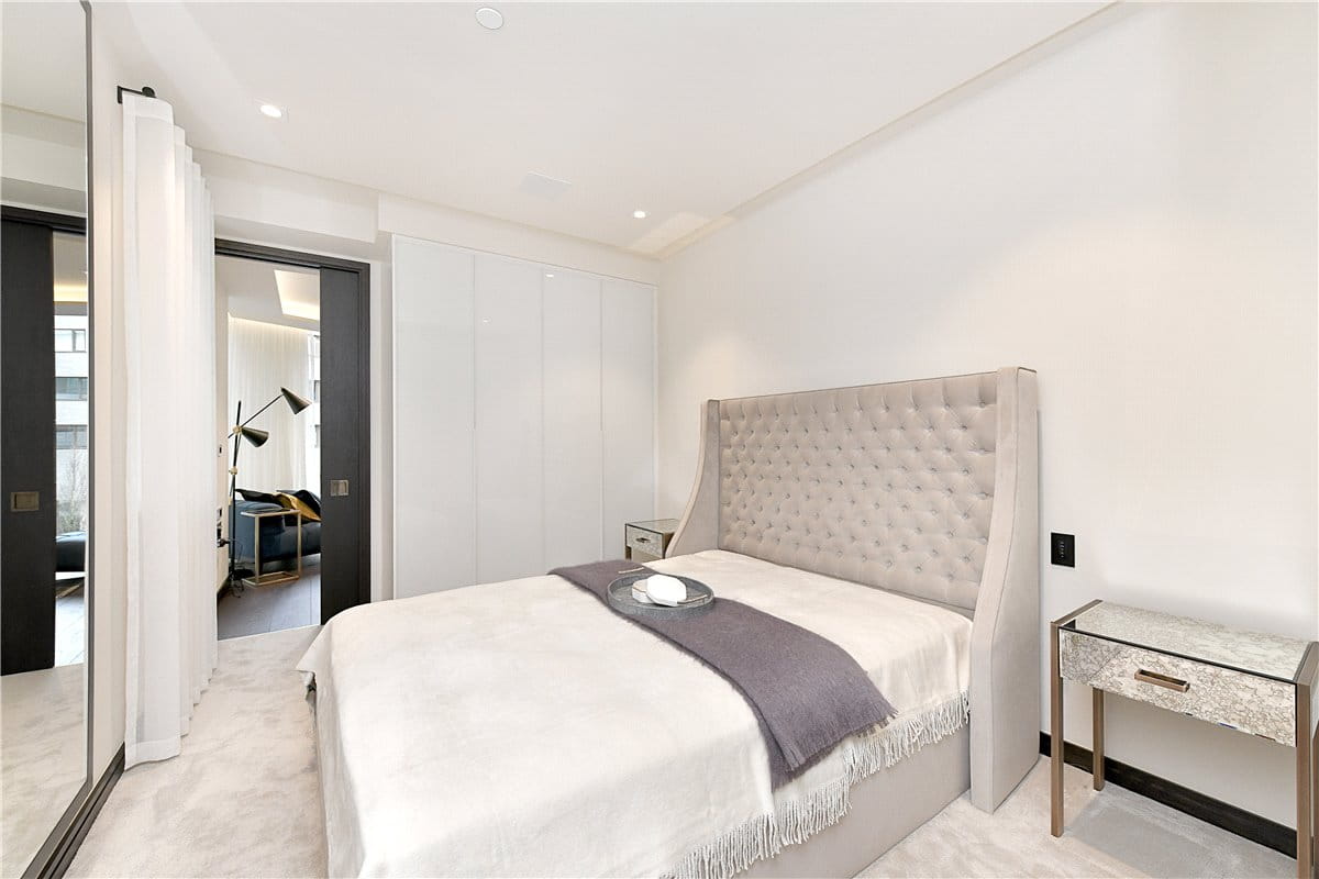 1 bedroom flat, Crown Square, 1 Tower Bridge SE1 - Available