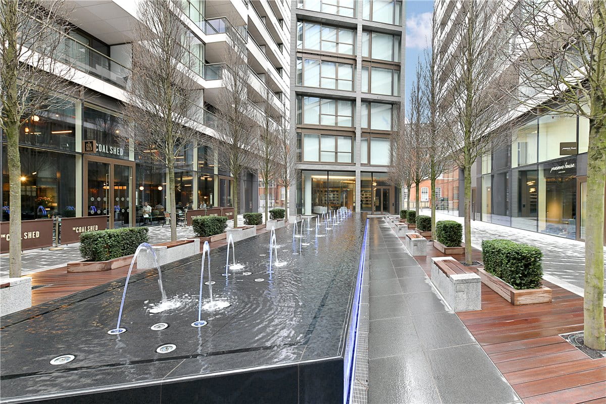 1 bedroom flat, Crown Square, 1 Tower Bridge SE1 - Available