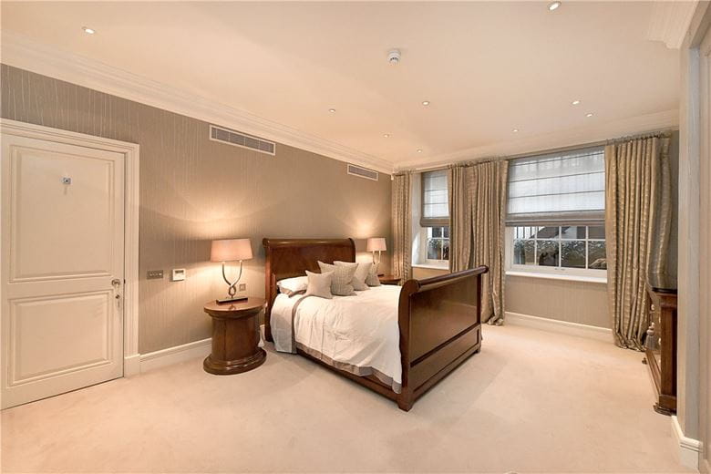 4 bedroom flat, Upper Grosvenor Street, Mayfair W1K - Available