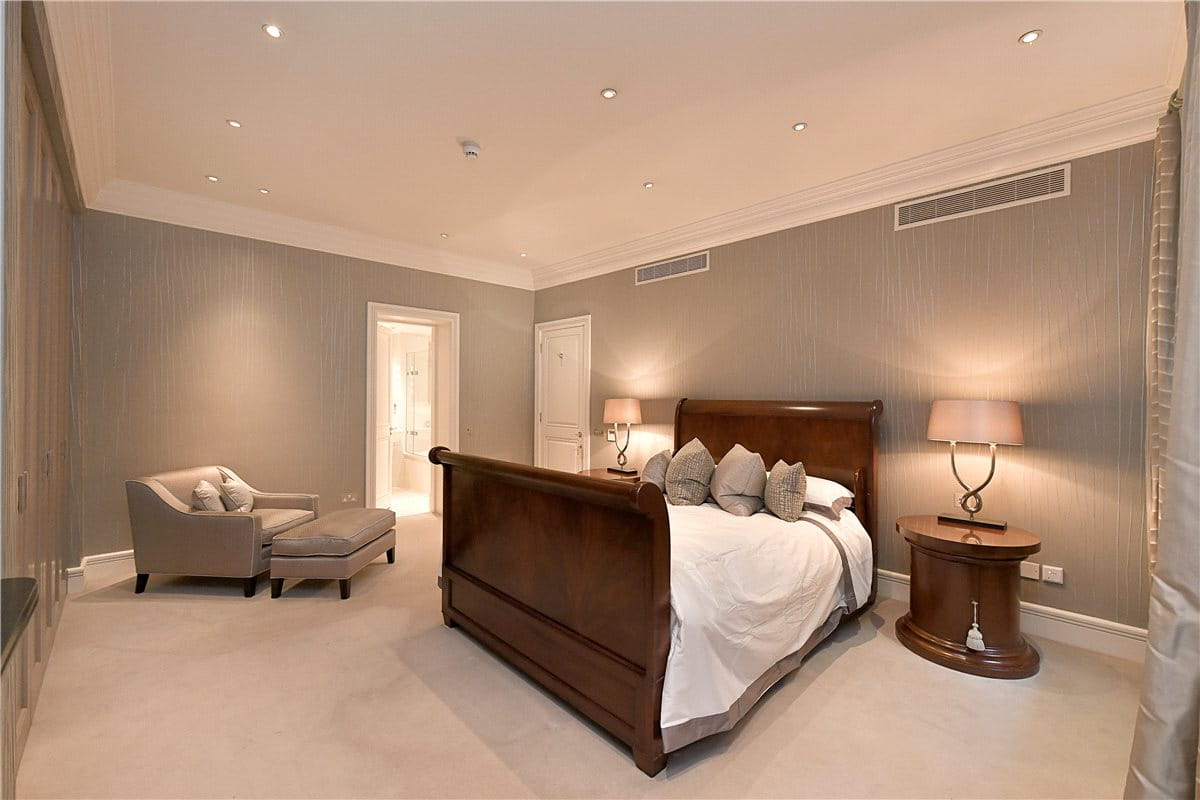 4 bedroom flat, Upper Grosvenor Street, Mayfair W1K - Available