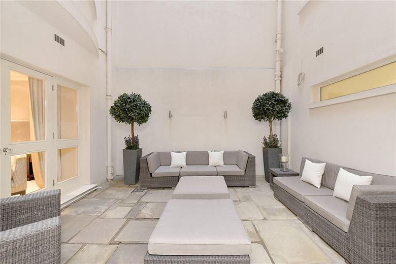 4 bedroom flat, Upper Grosvenor Street, Mayfair W1K - Available