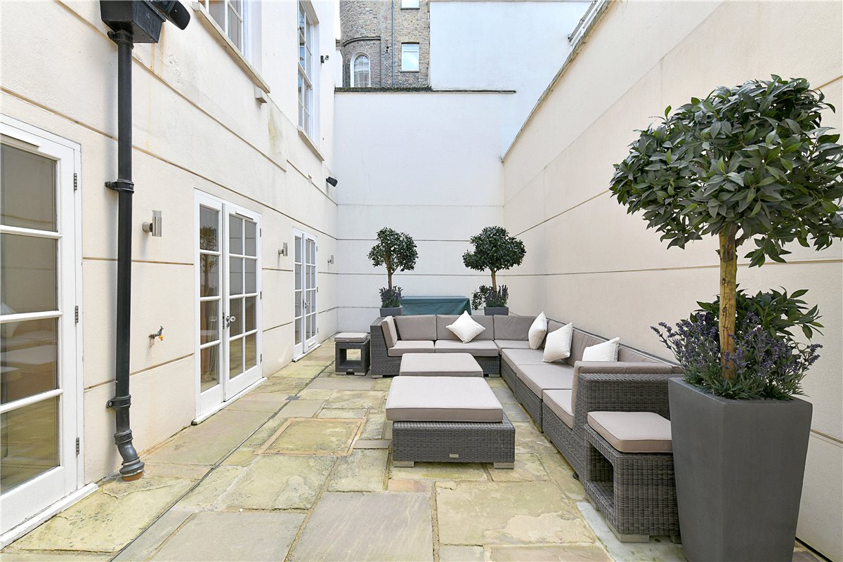 4 bedroom flat, Upper Grosvenor Street, Mayfair W1K - Available
