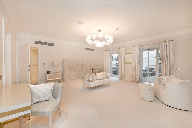 4 bedroom flat, Upper Grosvenor Street, Mayfair W1K - Available