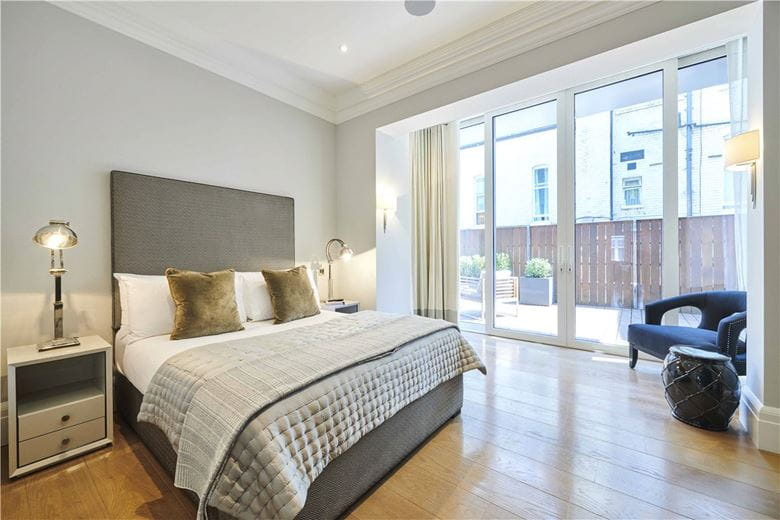 3 bedroom flat, Duke Street, Mayfair W1K - Available