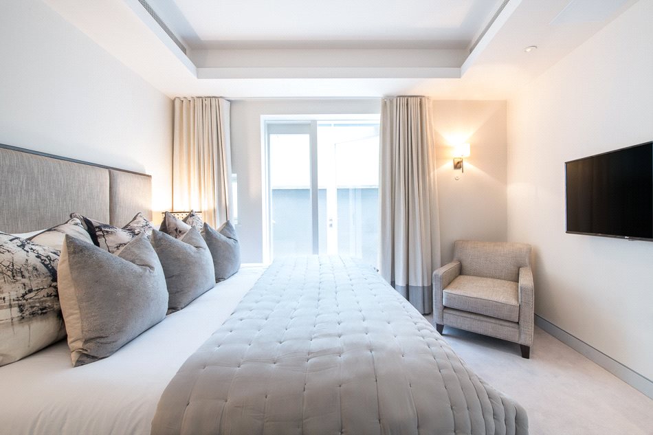 2 bedroom flat, Duke Street, Mayfair W1K - Available