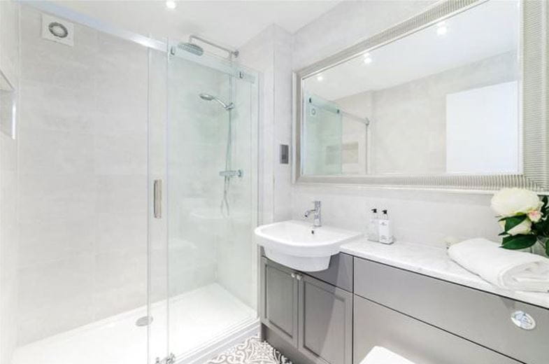 2 bedroom flat, Reeves Mews, Mayfair W1K
